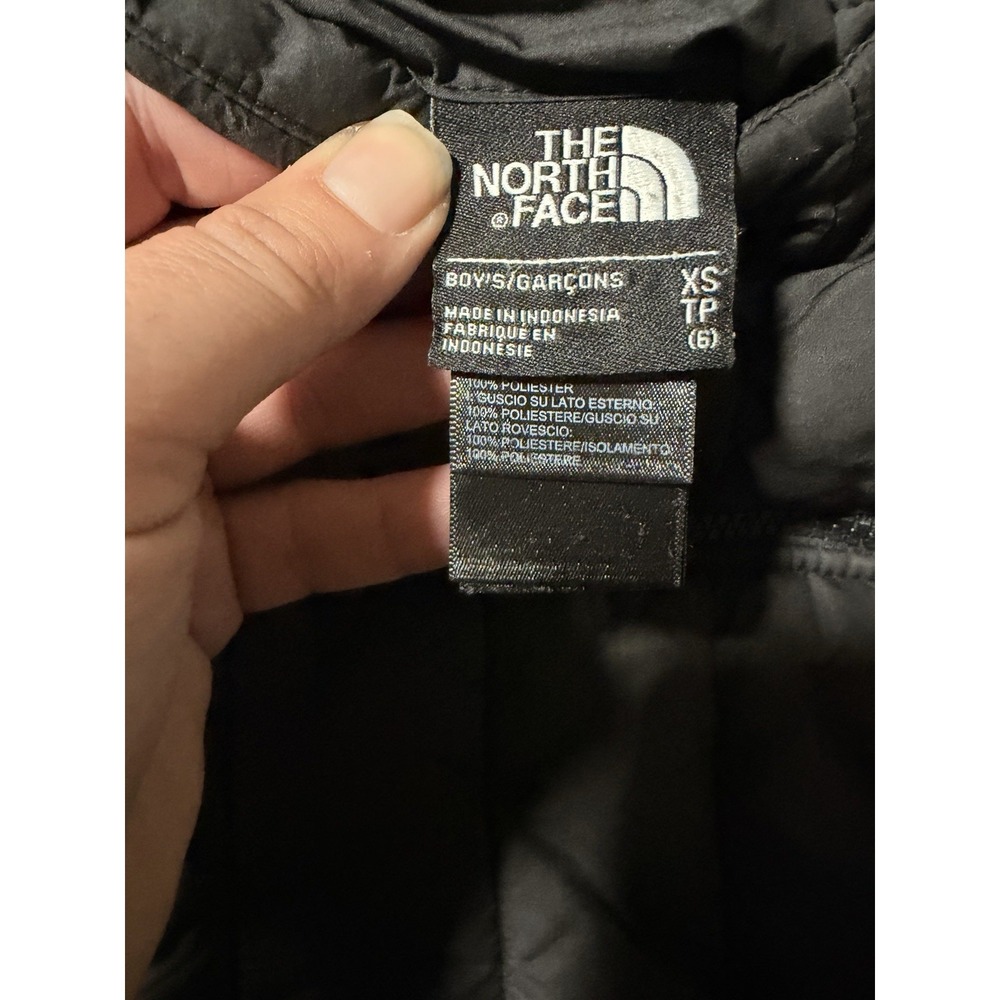 The North Face Kids' Boys Reversible Perrito Hooded Jacket, XS (6) Black/Gray - Picture 14 of 16